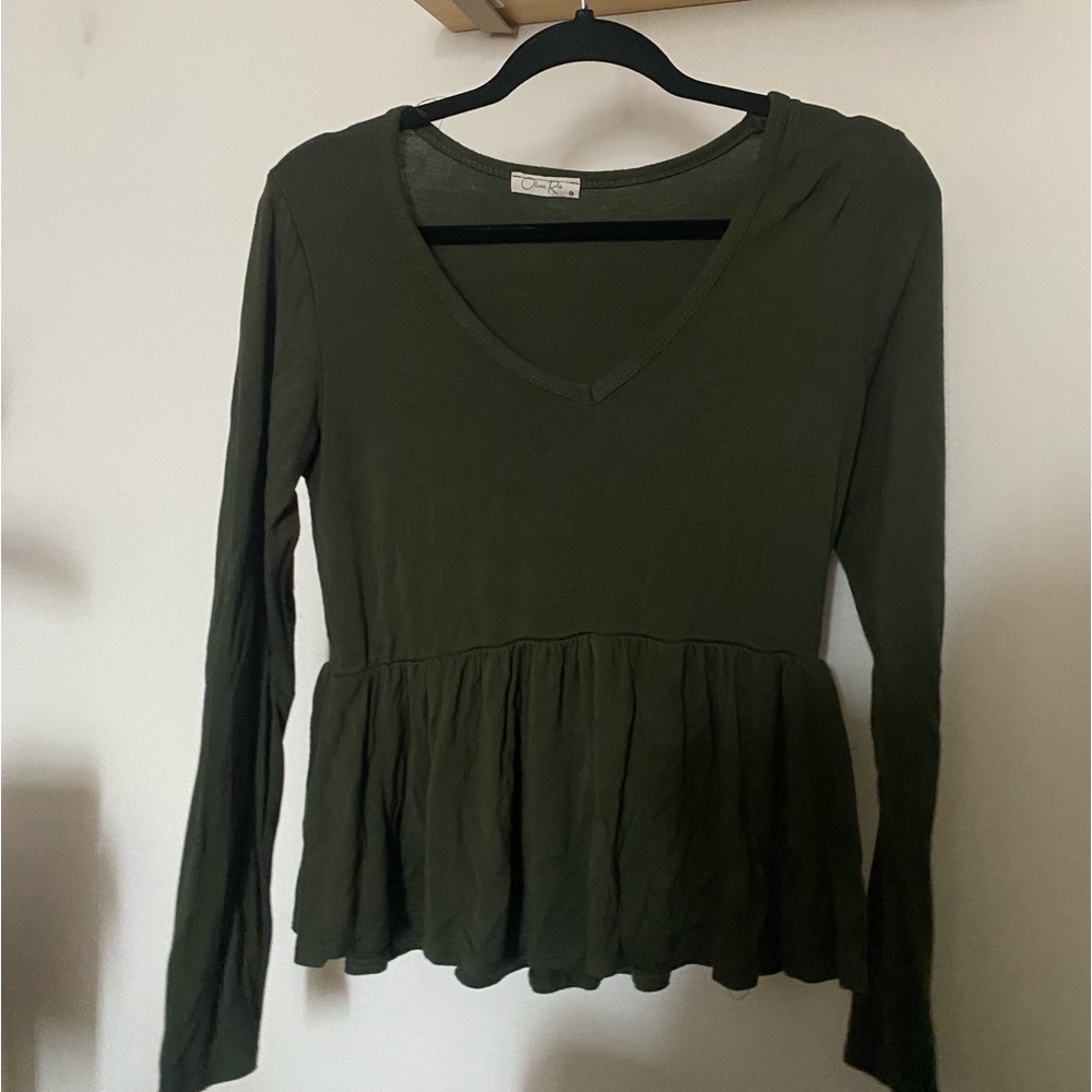 Hunter green long sleeve t-shirt with ruffled waist